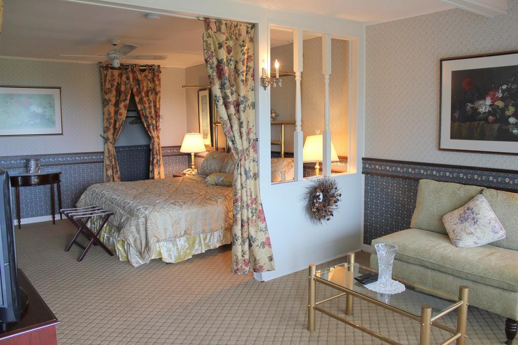 Tara Manor Inn St. Andrews By The Sea Exterior photo
