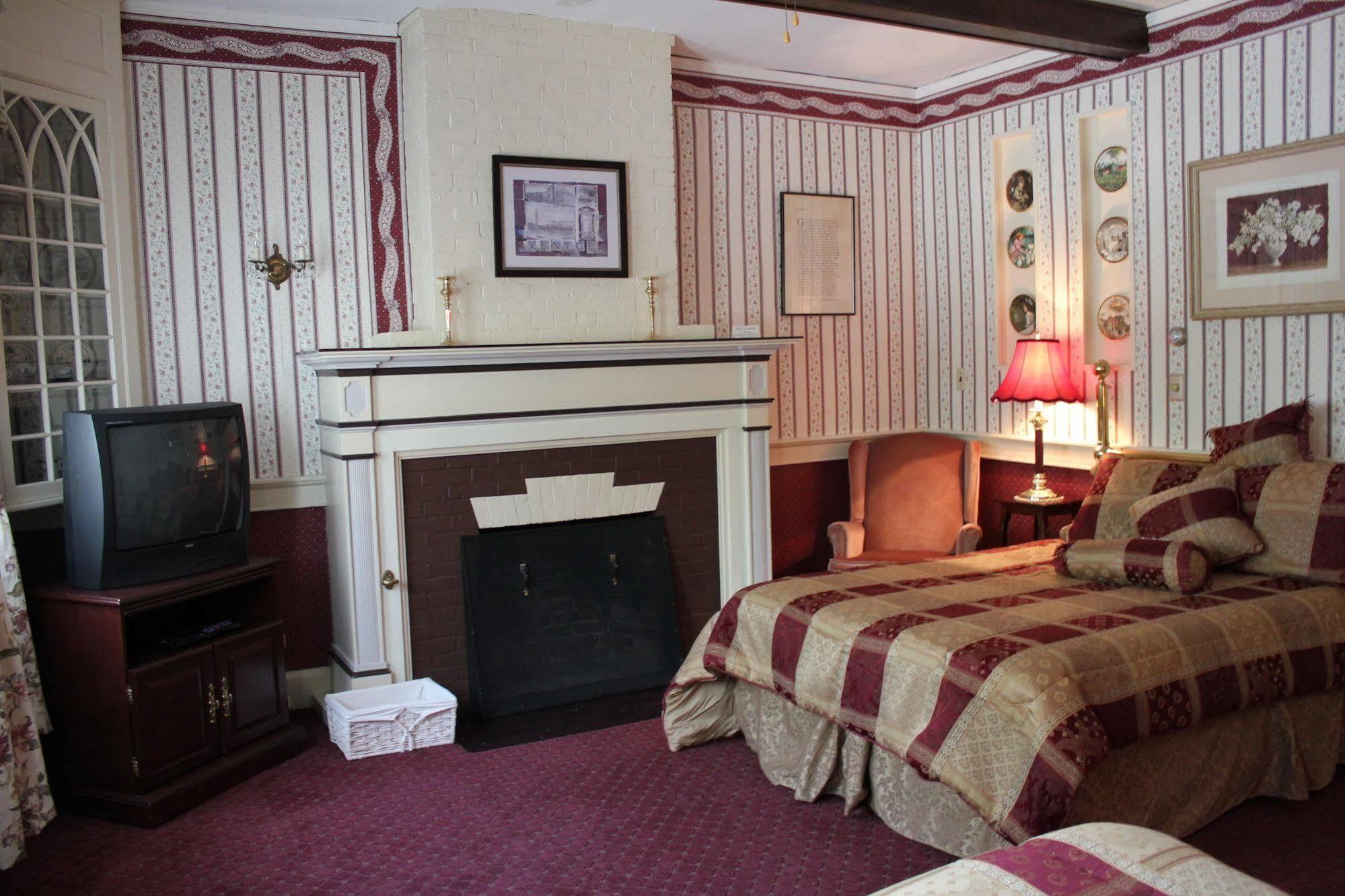 Tara Manor Inn St. Andrews By The Sea Exterior photo