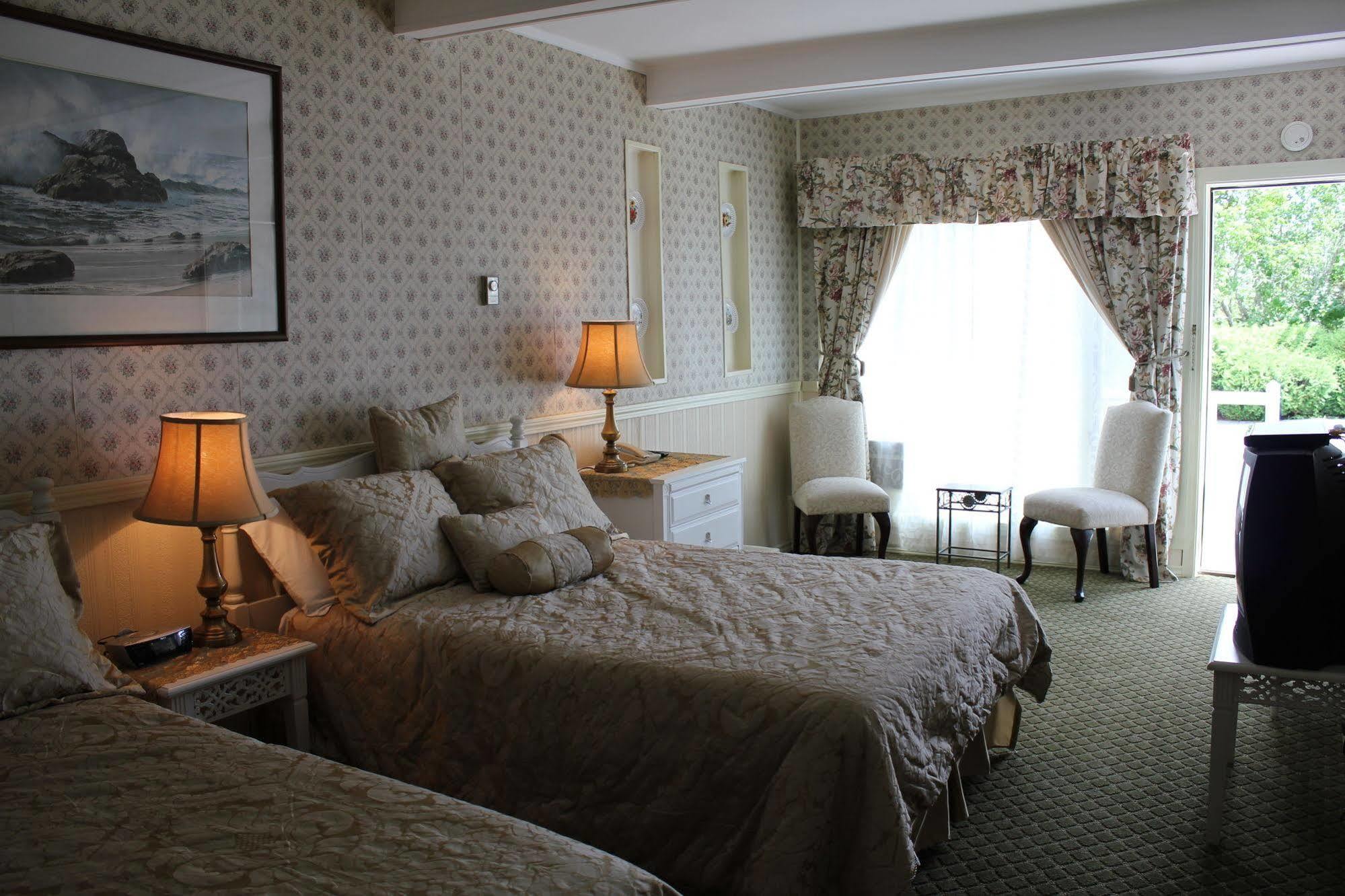 Tara Manor Inn St. Andrews By The Sea Exterior photo