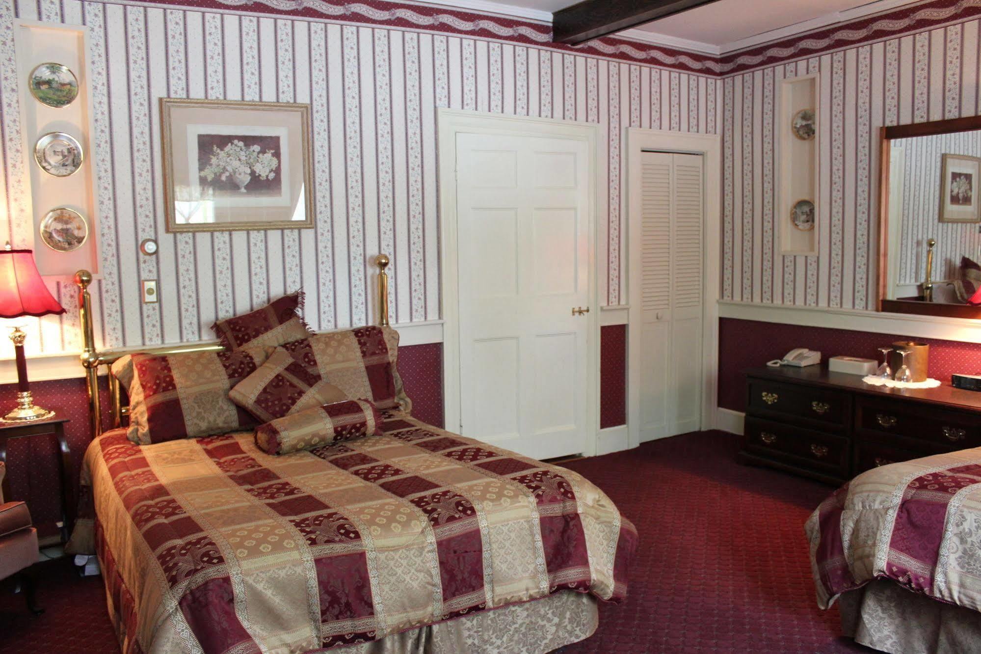 Tara Manor Inn St. Andrews By The Sea Exterior photo
