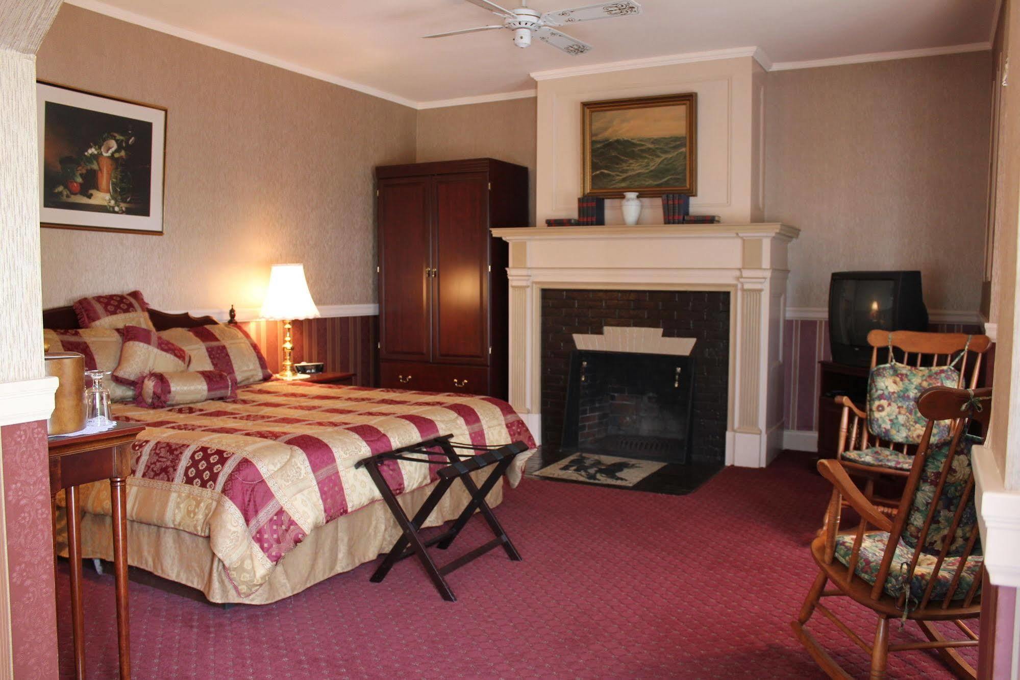 Tara Manor Inn St. Andrews By The Sea Exterior photo