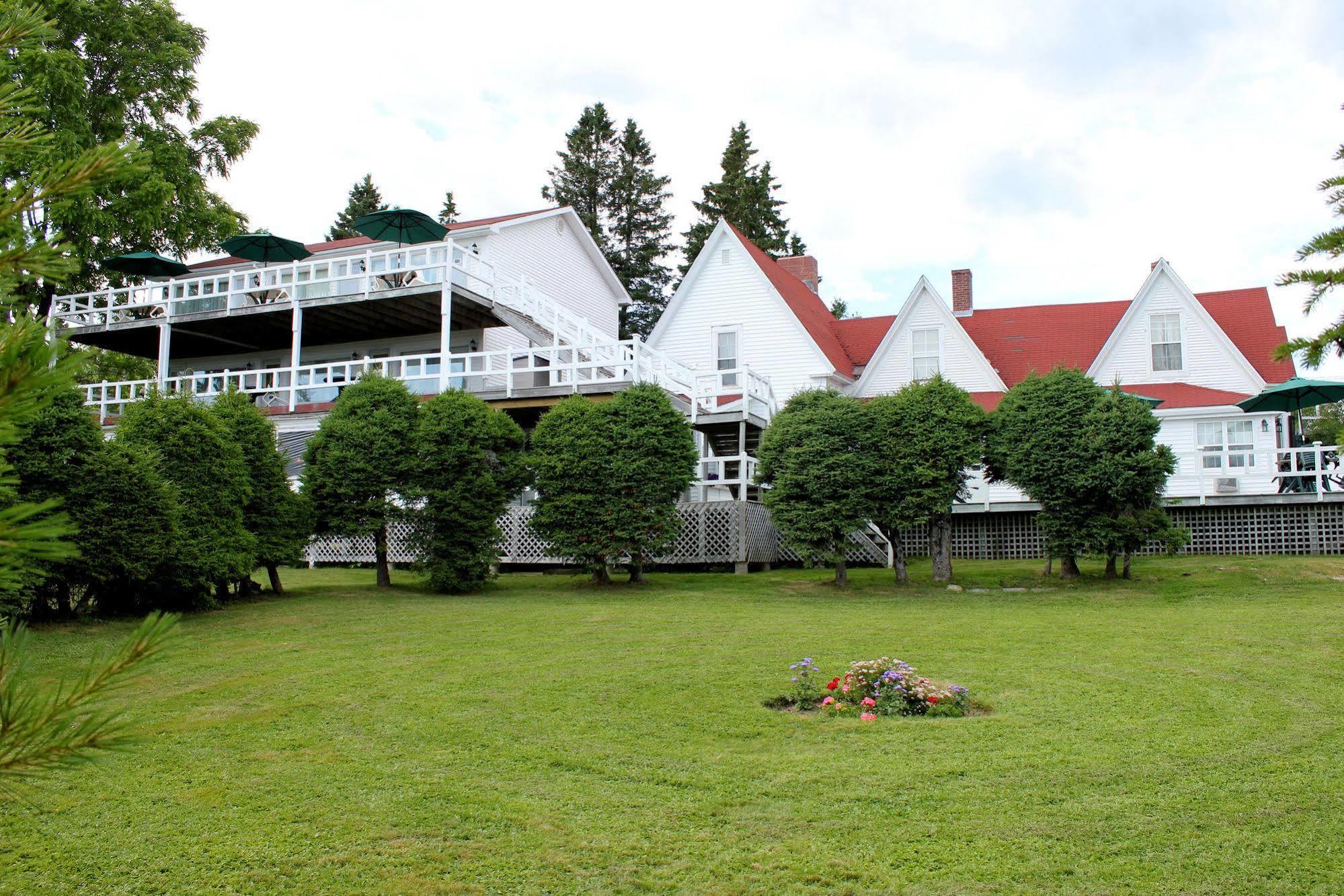 Tara Manor Inn St. Andrews By The Sea Exterior photo