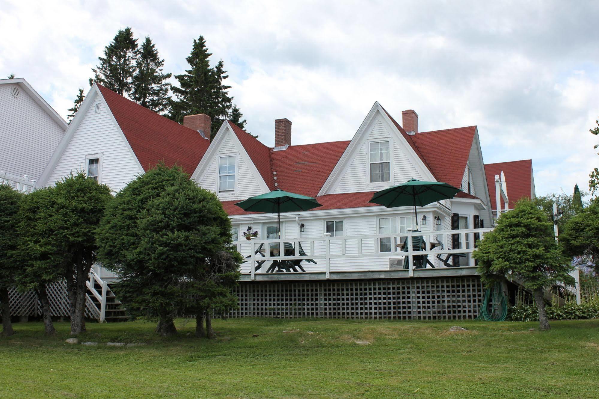 Tara Manor Inn St. Andrews By The Sea Exterior photo